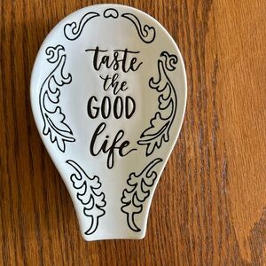 Threshold utensils holder